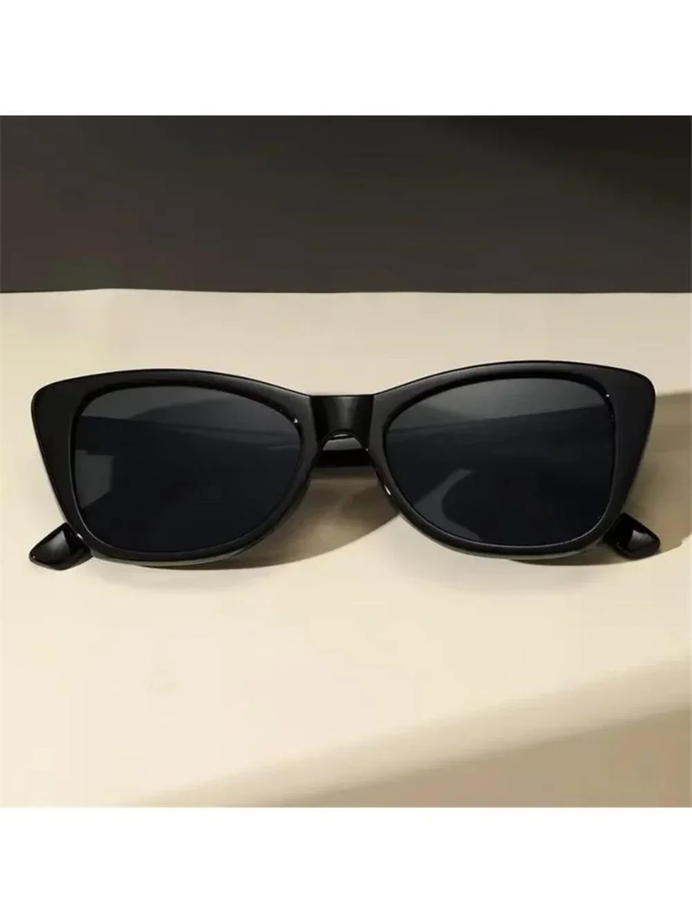 Classic  Cat Eye Frame SunGlasses